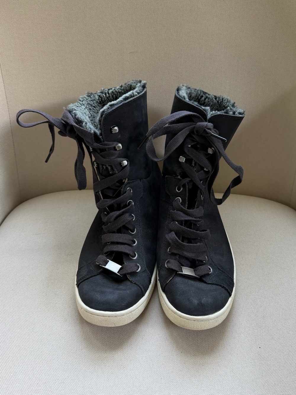 UGG Starlyn Shoes Women's 9.5 Black Gray Nubuck Shearling High Top Sneaker Boots